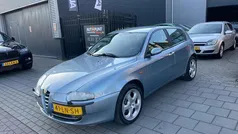 Blauw, metallic lak Gebruikt 2003 Alfa Romeo 147 Hatchback | € 2.499 (Eerlijke prijs)