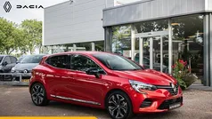 Rouge flamme nnp (rood metallic) Gebruikt 2023 Renault Clio V Techno Hatchback | € 22.500 (Eerlijke prijs)