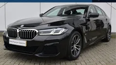 Zwart Gebruikt 2021 BMW 520 Executive Sedan | € 38.450 (Eerlijke prijs)