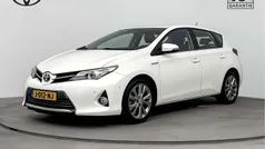 Wit Gebruikt 2014 Toyota Auris Hybrid Executive Hatchback | € 14.945 (Eerlijke prijs)