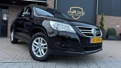 Zwart (metallic) Gebruikt 2009 VW Tiguan Comfortline SUV | € 6.650 (Eerlijke prijs)