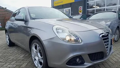 Grijs Gebruikt 2011 Alfa Romeo Giulietta Distinctive Hatchback | € 7.795 (Eerlijke prijs)