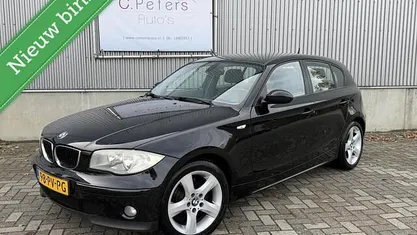 Zwart (metallic) Gebruikt 2005 BMW 116 Executive Hatchback | € 2.250 (Eerlijke prijs)