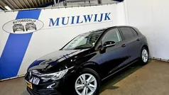 Zwart Gebruikt 2021 VW Golf VIII Life Hatchback | € 20.450 (Eerlijke prijs)