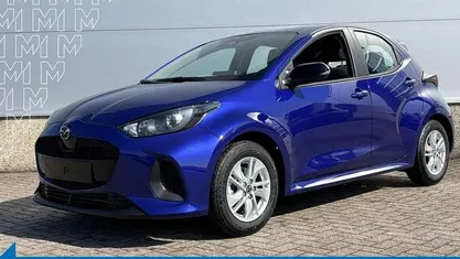 Blauw, metallic lak Gebruikt 2025 Mazda 2 Center-Line Hatchback | € 23.900 (Eerlijke prijs)