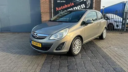 Grijs (metallic) Gebruikt 2011 Opel Corsa Hatchback | € 2.950 (Goede deal)