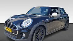 Zwart Gebruikt 2018 Mini Cooper Business Hatchback | € 17.430 (Eerlijke prijs)
