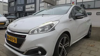 Occasion Peugeot 208 GT-line 111 PK (81 kW) 2016 Wit Hatchback
