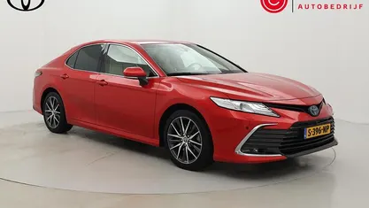 Zwart Occasion 2023 Toyota Camry Premium Sedan | € 38.999 (Eerlijke prijs)