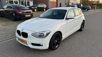 Wit (metallic) Gebruikt 2013 BMW 116 Hatchback | € 10.750 (Eerlijke prijs)