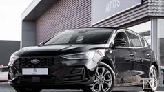 Zwart Gebruikt 2023 Ford Focus ST-Line Hatchback | € 27.510 (Eerlijke prijs)