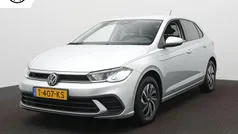 Grijs Gebruikt 2023 VW Polo Life Hatchback | € 18.795 (Eerlijke prijs)