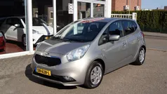 Grijs, metallic lak Gebruikt 2015 Kia Venga Hatchback | € 8.950 (Eerlijke prijs)