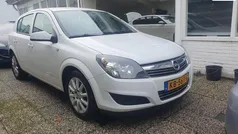 Wit Gebruikt 2012 Opel Astra Cosmo Hatchback | € 2.250 (Super prijs)