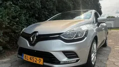 Grijs, metallic lak Gebruikt 2016 Renault Clio IV Zen Hatchback | € 7.500 (Eerlijke prijs)