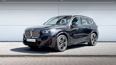 Saphirschwarz metallic (zwart metallic) Gebruikt 2024 BMW iX1 M Sport SUV | € 47.900 (Eerlijke prijs)