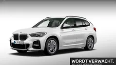 Mineralweiss metallic (a96) (wit metallic) Gebruikt 2021 BMW X1 Executive SUV | € 31.900 (Eerlijke prijs)