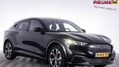 Zwart Gebruikt 2022 Ford Mustang Mach-E SUV | € 28.900 (Goede deal)