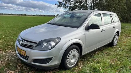 Grijs Gebruikt 2010 Opel Astra Edition Stationwagen | € 2.450 (Super prijs)