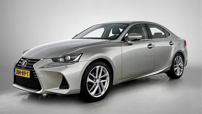 Grijs Occasion 2017 Lexus IS300h Sedan | € 21.450 (Eerlijke prijs)