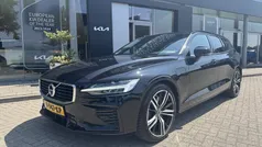 Zwart Gebruikt 2020 Volvo V60 R-Design Stationwagen | € 28.950 (Goede deal)