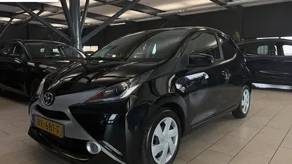 Zwart Occasion 2018 Toyota Aygo X-play Hatchback | € 7.500 (Goede deal)