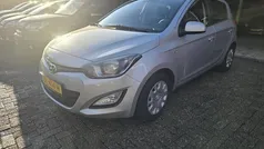 Grijs, metallic lak Gebruikt 2012 Hyundai i20 Hatchback | € 4.650 (Eerlijke prijs)