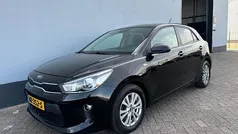 Zwart Gebruikt 2017 Kia Rio Hatchback | € 7.450 (Eerlijke prijs)