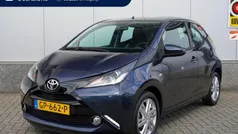 Blauw Gebruikt 2015 Toyota Aygo X-play Hatchback | € 11.480 (Eerlijke prijs)