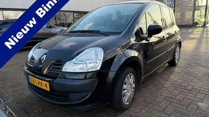 Zwart (metallic) Occasion 2010 Renault Modus Expression MPV | € 3.450 (Eerlijke prijs)