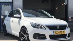 Wit, metallic lak Gebruikt 2017 Peugeot 308 Hatchback | € 10.950 (Eerlijke prijs)