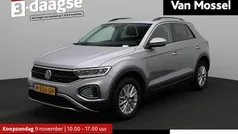 Suv Gebruikt 2022 VW T-Roc Life SUV | € 21.445 (Eerlijke prijs)