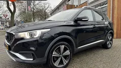 Zwart, metallic lak Gebruikt 2019 MG ZS Luxury Sedan | € 12.995 (Eerlijke prijs)