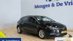 Zwart Gebruikt 2021 Opel Astra Elegance Hatchback | € 19.190 (Eerlijke prijs)