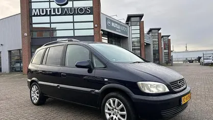 Blauw Gebruikt 2003 Opel Zafira Comfort MPV | € 1.490 (Eerlijke prijs)