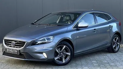 Grijs (metallic) Gebruikt 2015 Volvo V40 R-Design Hatchback | € 7.650 (Eerlijke prijs)