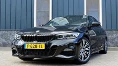 Zwart Gebruikt 2022 BMW 320 M Sport Sedan | € 35.950 (Eerlijke prijs)