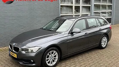 Grijs Occasion 2016 BMW 316 Comfort Edition Stationwagen | € 9.950 (Eerlijke prijs)
