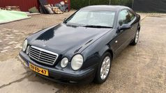 Zwart, andere lak Gebruikt 1998 Mercedes CLK320 Elegance Cabriolet | € 2.950 (Super prijs)