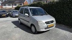 Grijs, metallic lak Gebruikt 2003 Opel Agila Color Edition Hatchback | € 1.245 (Eerlijke prijs)