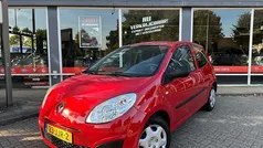 Rood Gebruikt 2009 Renault Twingo Authentique Hatchback | € 2.250 (Eerlijke prijs)