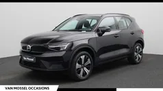 Zwart Gebruikt 2022 Volvo XC40 Core SUV | € 34.940 (Eerlijke prijs)