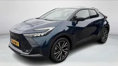 Midnight teal metallic / zwart dak blauw Gebruikt 2024 Toyota C-HR Executive SUV | € 41.950 (Eerlijke prijs)