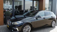 Zwart Gebruikt 2021 BMW 118 Luxury Line Hatchback | € 22.880 (Eerlijke prijs)
