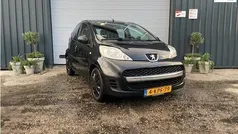 Zwart Gebruikt 2010 Peugeot 107 Urban Move Hatchback | € 2.995 (Eerlijke prijs)