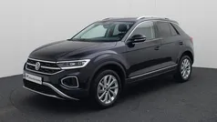 Zwart Gebruikt 2024 VW T-Roc Style SUV | € 33.440 (Eerlijke prijs)