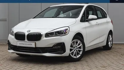 Wit Gebruikt 2018 BMW 218 Executive Stationwagen | € 18.750 (Eerlijke prijs)