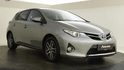 Grijs (metallic) Gebruikt 2014 Toyota Auris Hybrid Active Hatchback | € 14.199 (Eerlijke prijs)
