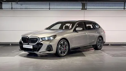 Grijs Gebruikt 2025 BMW i5 Comfort Edition Stationwagen | € 64.900 (Super prijs)