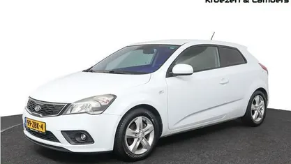 Wit Gebruikt 2012 Kia ProCeed Plus Hatchback | € 6.995 (Eerlijke prijs)